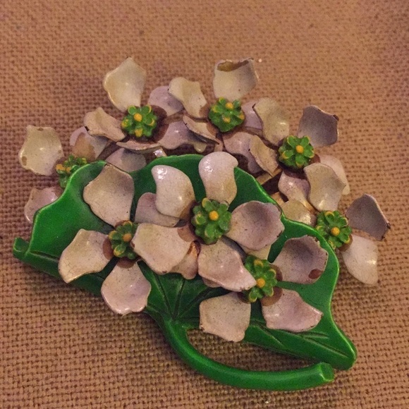 Vintage Metal Flower Pin Green White - Picture 1 of 3